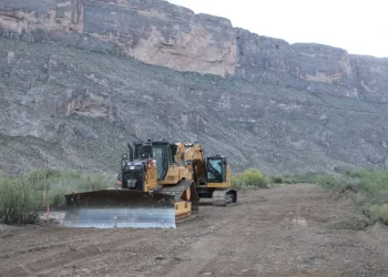 Feds halt border construction at Big Bend National Park
