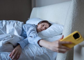 Chronically Short Sleep May Lead to Weight Gain in Adults With Heart Risks
