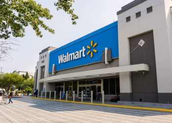 Walmart (WMT) Stock: $2.9 Billion Tariff Refund to Fund Price Cuts After Sales Miss