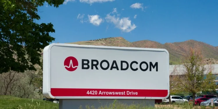 Broadcom (AVGO) Stock: Surge as $60 Billion AI Debt Talks Target Anthropic Expansion