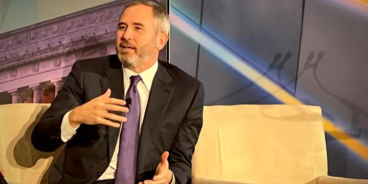 Ripple backs an RLUSD credit fund amid XRP’s best week in months