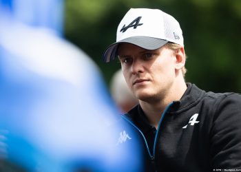 Schumacher staying in IndyCar, Ferrari honours father