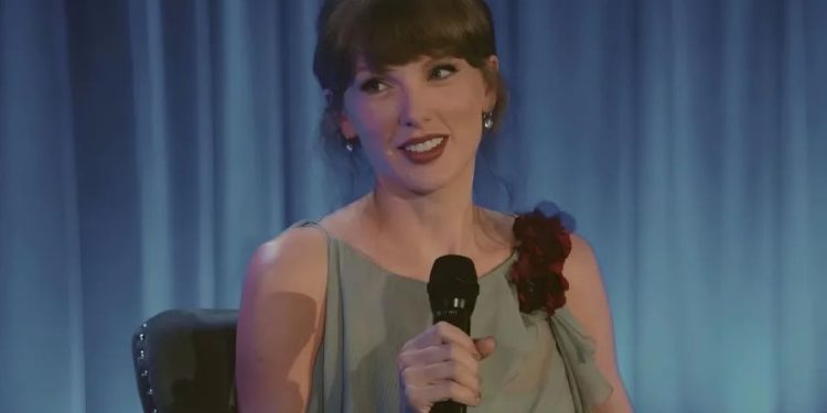 Taylor Swift Wore a West Village Girl Staple for Her First Post-Wedding Performance