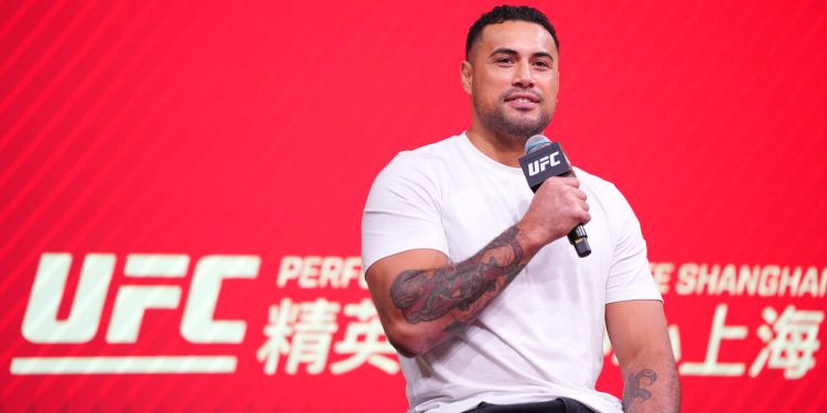 Carlos Ulberg provides new comeback update as rumors about interim 205lb title fight swirl online