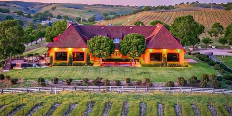 Late ‘Jeopardy!’ Host Alex Trebek’s Former Horse Farm in California Sells for $16.9 Million