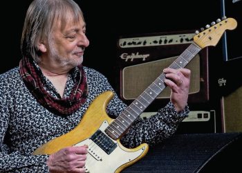 “Ijust wacked it off from the very beginning tothe very end, but it turned out that the tape operator hadn’t pressed the ‘record’ button”: Elliott Randall on his blistering Steely Dan solo – and what Walter Becker and Donald Fagen were really