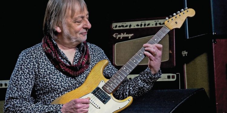 “Ijust wacked it off from the very beginning tothe very end, but it turned out that the tape operator hadn’t pressed the ‘record’ button”: Elliott Randall on his blistering Steely Dan solo – and what Walter Becker and Donald Fagen were really