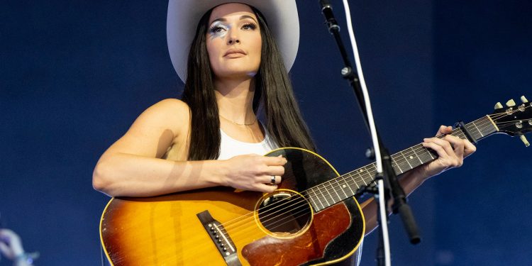 Country singer Kacey Musgraves turns concert into plea for kids whose parents were deported ‘unfairly’