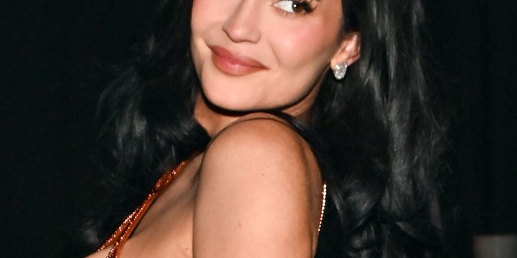 Kylie Jenner’s Crystal Princess Nails Should Be Your Next DIY Project