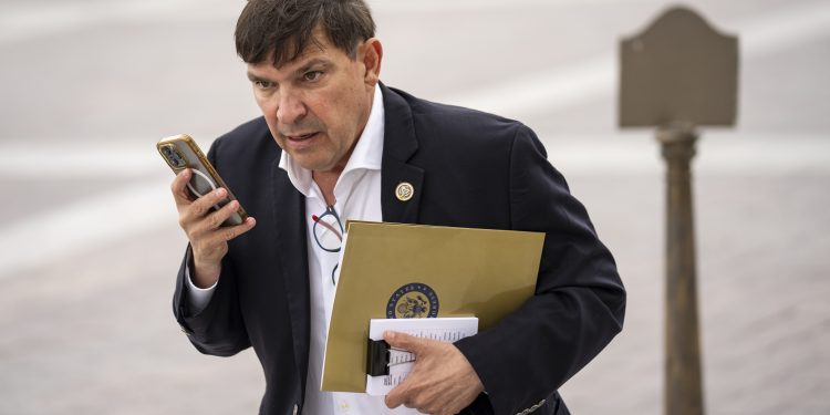 Handful of House Democrats split on GOP resolution condemning socialism