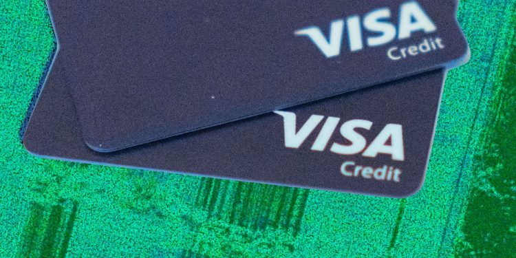 This Is ‘One of the Worst’ Strategies You Can Follow With Your Credit Card, and Over 40% of Cardholders Do It