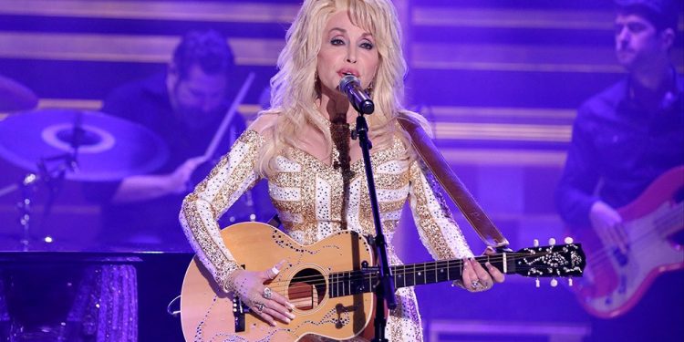 CNN Apologizes for Using Photo of Tribute Artist in Dolly Parton Report