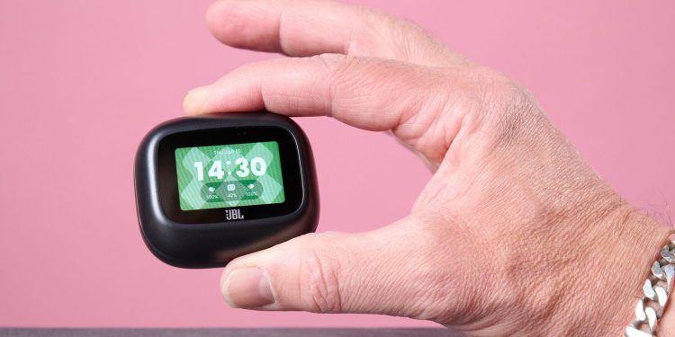 Ever wanted earbuds with a touchscreen case? Even if you haven’t, JBL’s affordable Live Buds 4 are worth a look; think stellar sound and top features