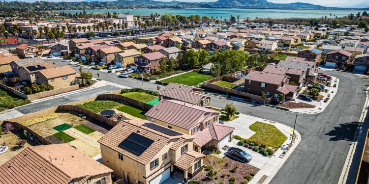 Four Ways to Spot HOA Risks Before You Buy a Home