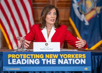 Kathy Hochul is trying to hold the center in a disruptive political age