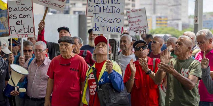 US oil deal denounced by both sides of Venezuelan politics