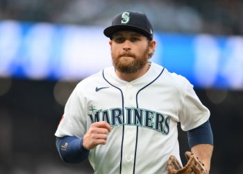 These 7 Jerry Dipoto mistakes cost the Mariners a playoff berth