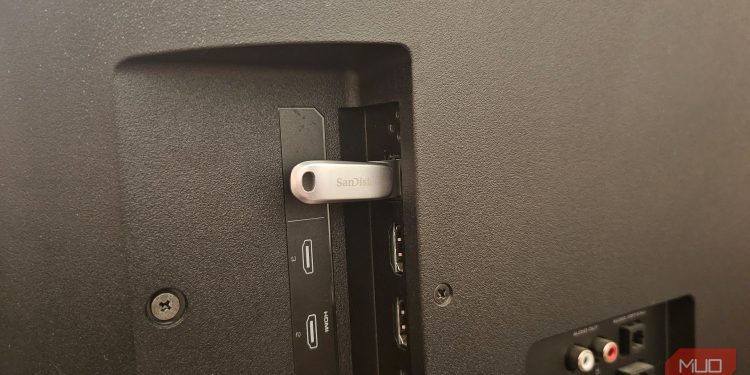 5 ways I use my smart TV’s USB port
