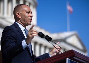 Democrats keep pressure on Hakeem Jeffries to punish rogue members