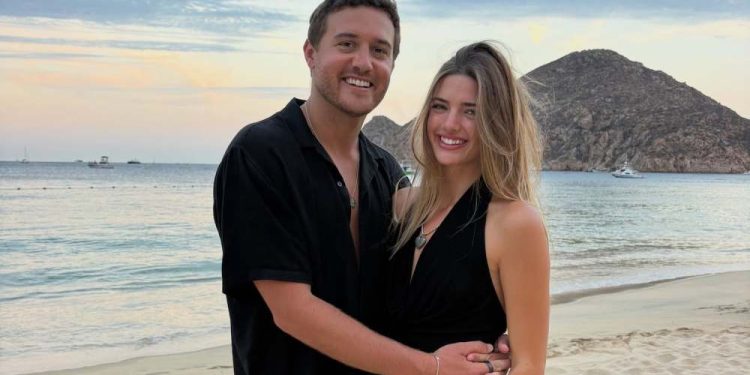 Former Bachelor Peter Weber and GF Jadeyn Announce Pregnancy With Twins