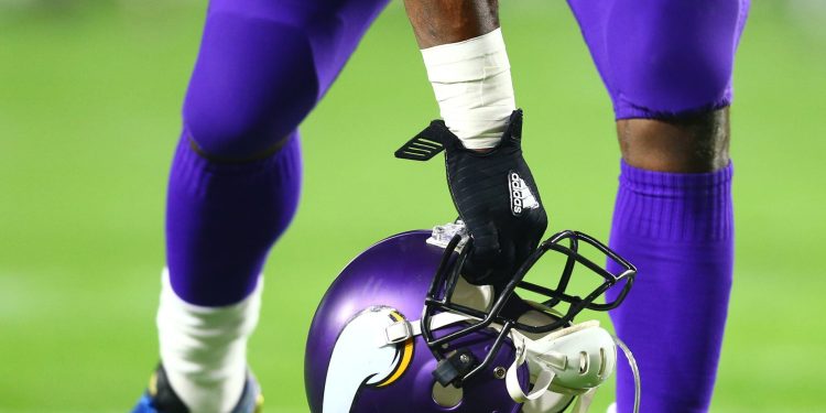 Former Vikings Pass Rusher Earns a Chance to Impress NFC Rival