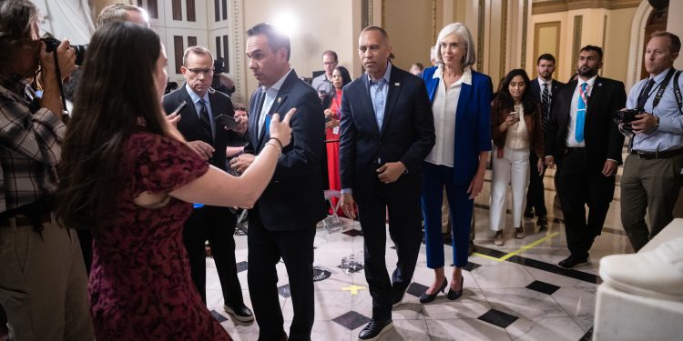 Hakeem Jeffries deflects on plan to address rebel Democrats