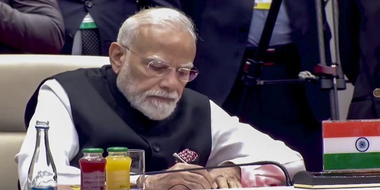 PM lauds SRCC for nurturing generations of leaders in business, public life