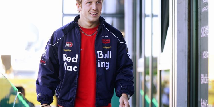 Red Bull constate la métamorphose de Lawson… de quoi garder sa place chez Racing Bulls ?