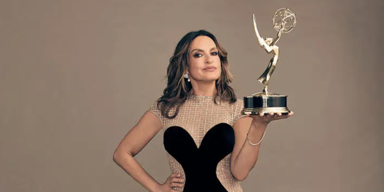 Mariska Hargitay Wins Two Emmys For ‘My Mom Jayne,’ Thanks Gloria Steinem From Stage