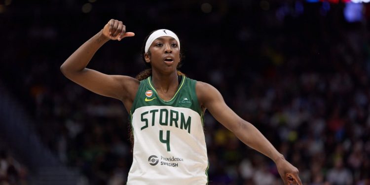 NBA Legend, Former LSU Teammate React After Flau’jae Johnson Surpasses Sue Bird & Lauren Jackson to Break Rookie Franchise Record