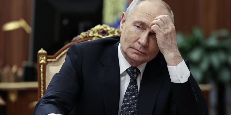 Official Russian state photo shows Vladimir Putin casting online vote using an unlicensed version of Windows 10 — and to make things worse, it’s on an American Dell PC