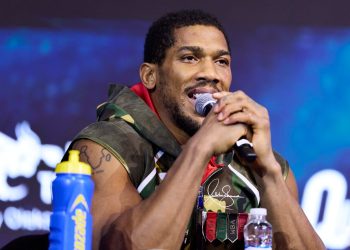 Anthony Joshua sends message to Tyson Fury with clash now official: ‘The quietest ones pull the strings’