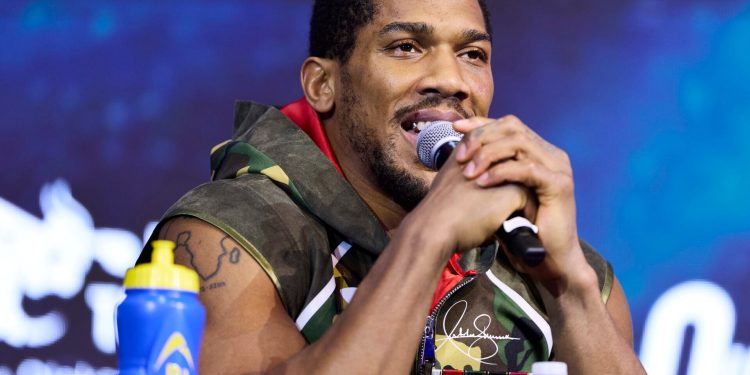 Anthony Joshua sends message to Tyson Fury with clash now official: ‘The quietest ones pull the strings’