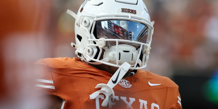 Is Hollywood Smothers playing today? Texas injury update ahead of Tennessee clash