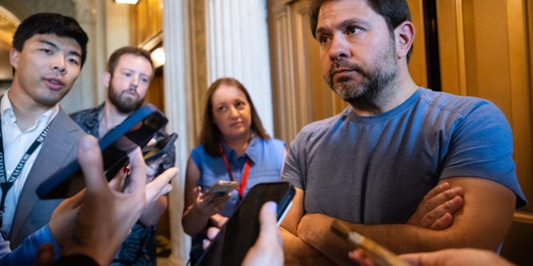 Gallego grades Democrats on their midterm messaging to men