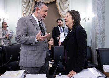 Senate passes bipartisan bill to overhaul college sports