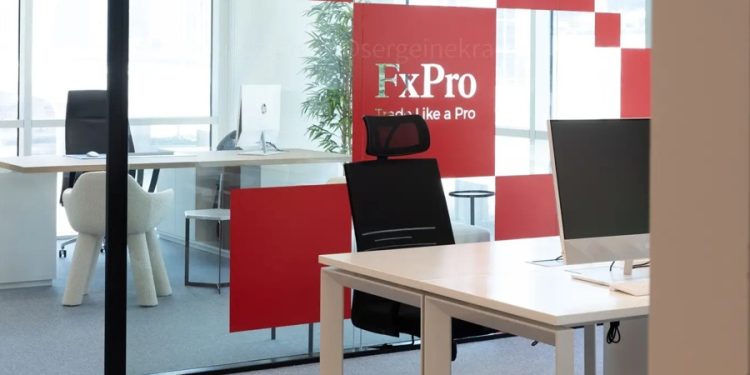 FxPro Joins Retail Brokers in Weekend Trading Adding Gold, Oil and Nasdaq