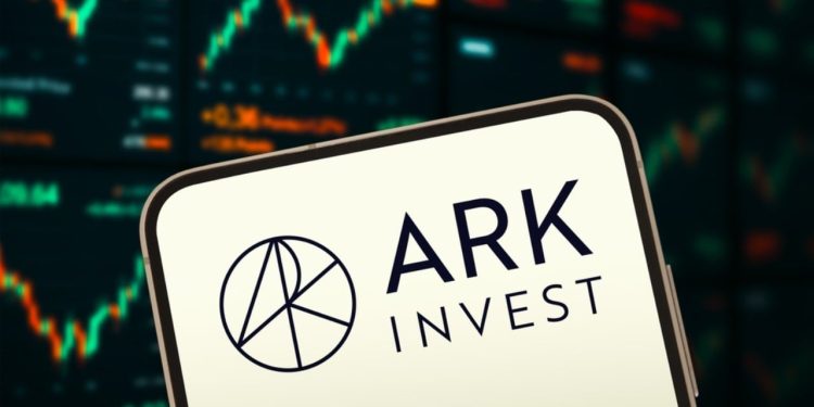 ARK Leads Bitcoin ETF $283M Selloff as XRP Funds Add $5.14M