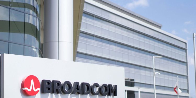 Broadcom (AVGO) Stock: Wall Street Still Bullish Despite EU Probe and Insider Selling