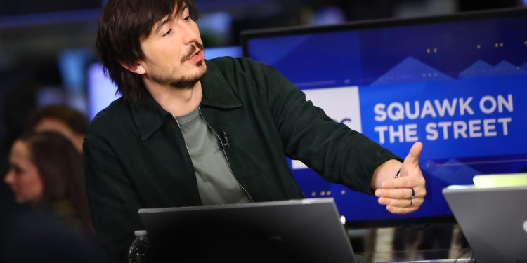 Robinhood CEO says companies shouldn’t get veto over stock tokens in AMC feud