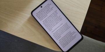 What’s better than a gimmicky phone-sized eReader? An eReader phone