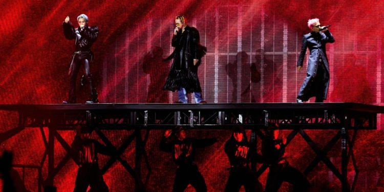 BIGBANG Celebrate 20 Years Together With MetLife Stadium Concert: 13 Best Moments