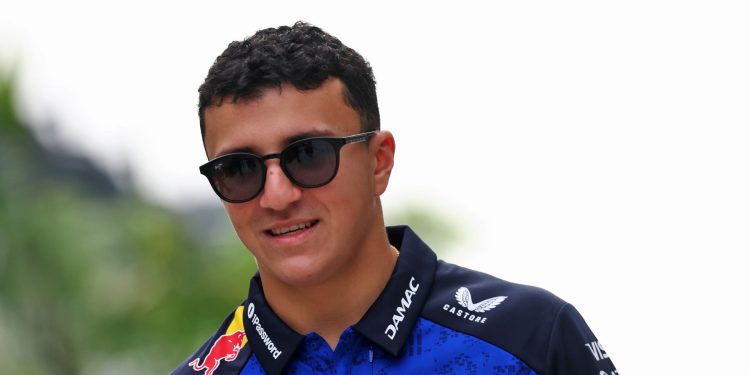 Hadjar sera encore pénalisé à Sepang mais espère ‘un podium’ pour Red Bull