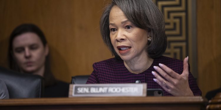 Bipartisan Senate duo drops new data center bills
