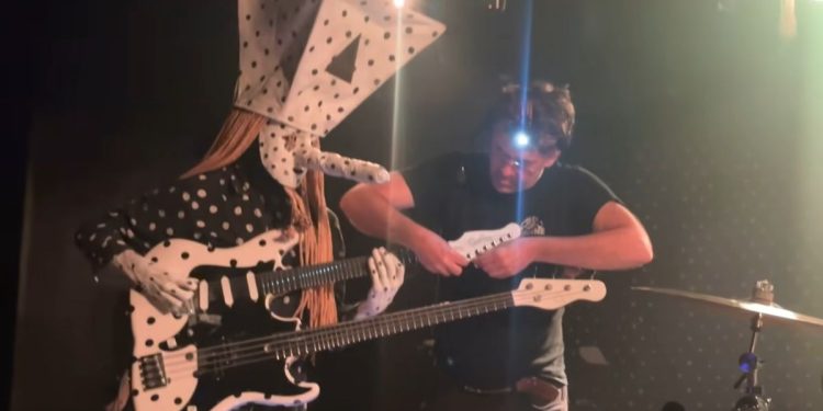 Angine de Poitrine broke a string onstage – and restringing the double-neck was so challenging it nearly derailed the show