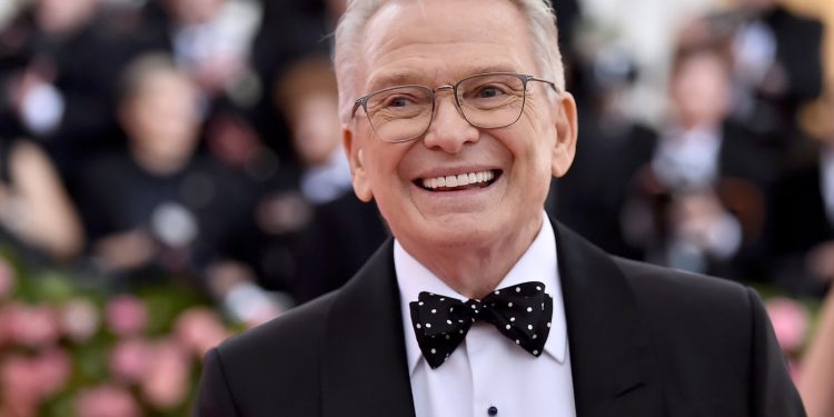 Bob Mackie, Famed Fashion Designer to Cher and More, Dead at 87