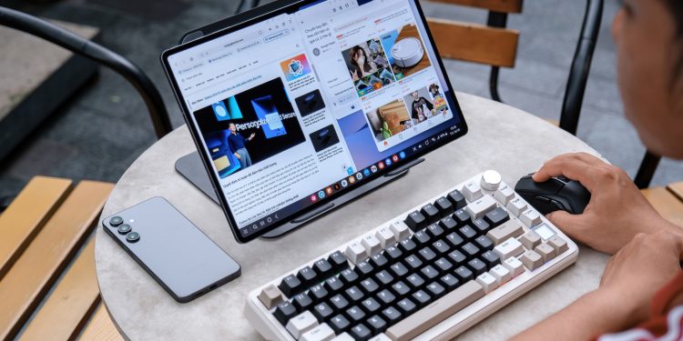 This Quick Galaxy Tablet Setting Turns Your Device Into A Second Monitor