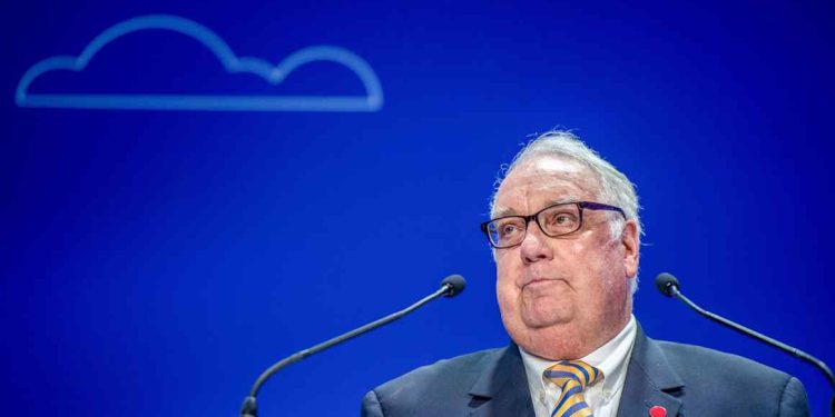 Howard Buffett to succeed father as Berkshire Hathaway chair