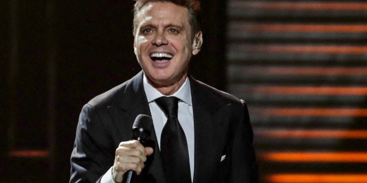 Luis Miguel Will Return to the Stage in 2027 With a New Tour: Here’s What We Know