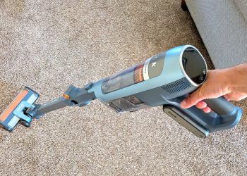 Shark’s latest and greatest 4.5-star-rated vacuum with an auto-empty dock just got a mega £200 discount on Amazon